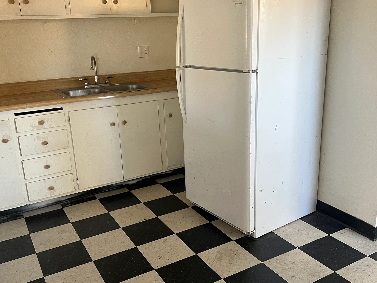 2 bed, 1.5 bath, 950 sqft, $2,500 — Photo 2