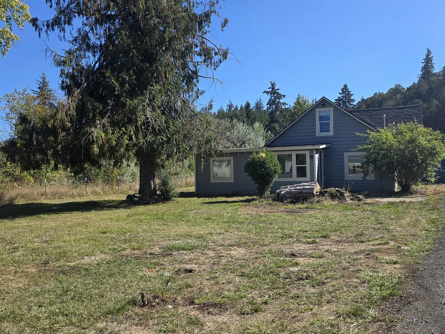 5 bed, 1.5 bath, 2000 sqft, $2,300 — Photo 4