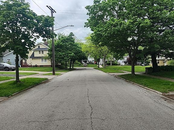 4th image of 3808 Summit Park Rd