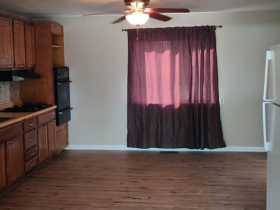 2nd image of 4927 Plum Tree Ln