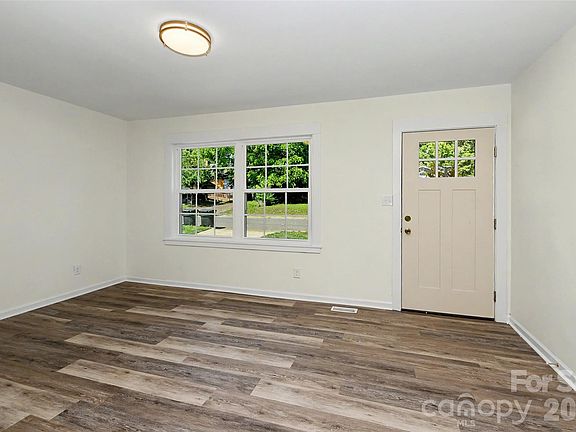 4th image of 301 S Branch St
