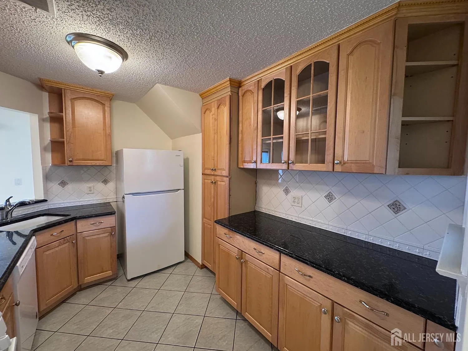 3 bed, 2.0 bath, 1158 sqft, $2,900 — Photo 4