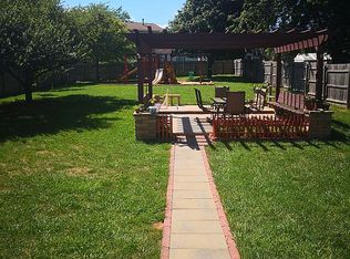 7 Rutherford Ct, Bloomington, IL 61705