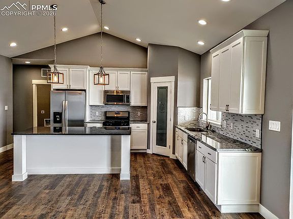 4th image of 697 E Cabaret Dr