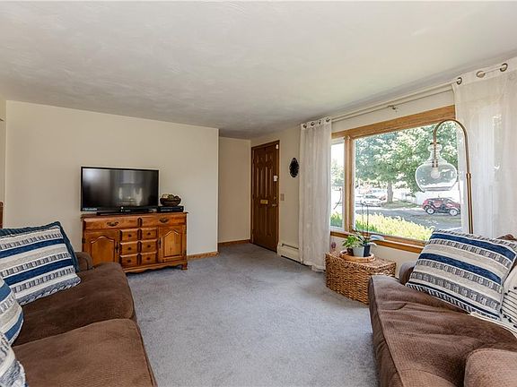 5th image of 39 Fairview Ave