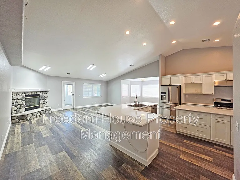 3630 E Vineyard Dr N — Photo 11