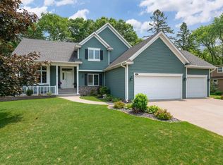 880 Deer Oak Run, Saint Paul, MN 55115