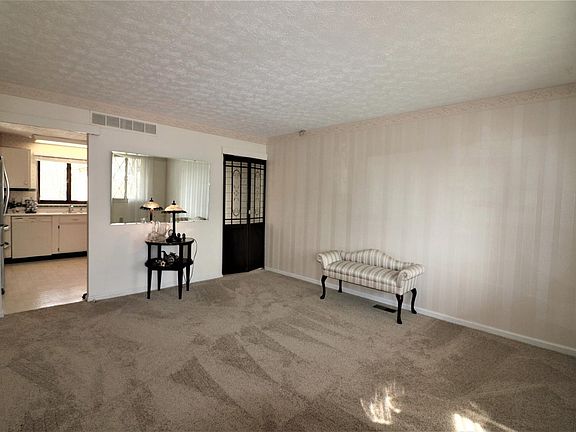3rd image of 2179 Broadhurst Ave