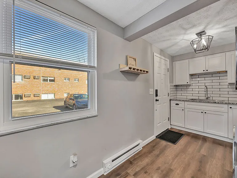 742 S Poplar St — Photo 8