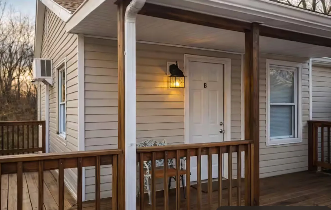 880 Elwood Dr — Photo 1