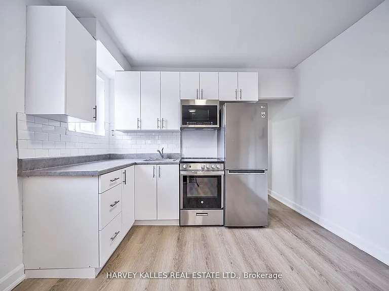 1046 Bathurst St #2 — Photo 13