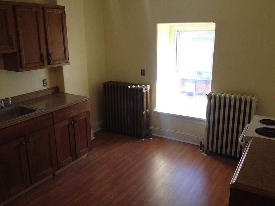 Eat-in Kitchen