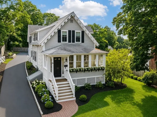 19 Hersey St, Hingham, MA 02043