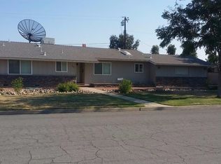 225 E Sycamore Dr, Hanford, CA