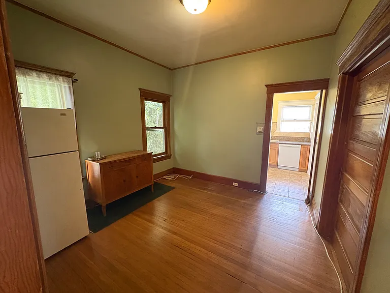 2713 S La Salle Ave — Photo 5