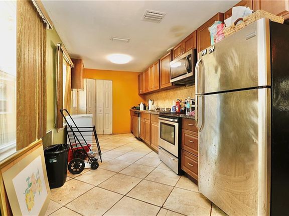 5th image of 2811 Valencia Way S
