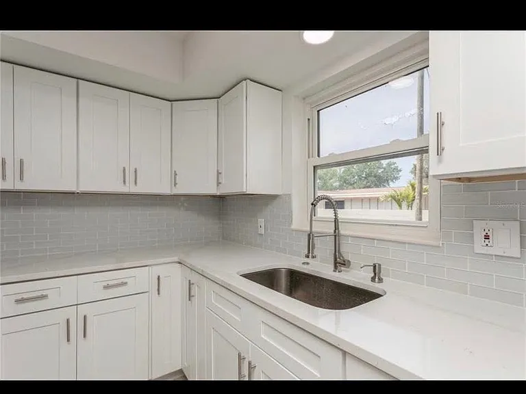 6080 22nd Ave N — Photo 10