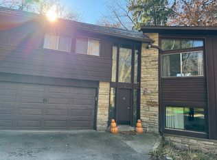 37835 Atkins Knoll Rd, Oconomowoc, WI 53066