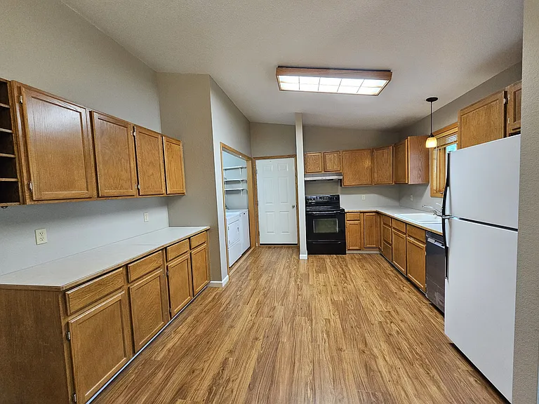 604 Tanager Ct — Photo 6