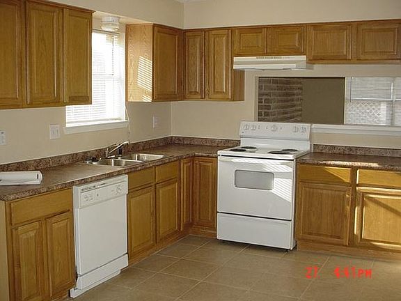 2nd image of 9727 Oakmont Dr