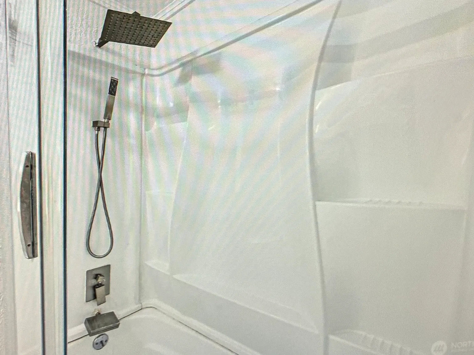 2 bed, 864 sqft, $2,600 — Photo 4