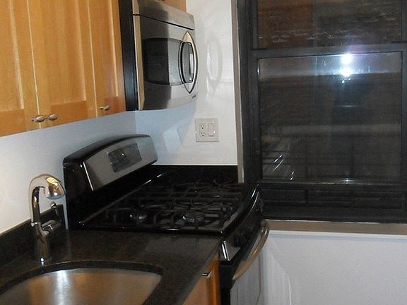 3rd image of 177 E 77th St APT 1E