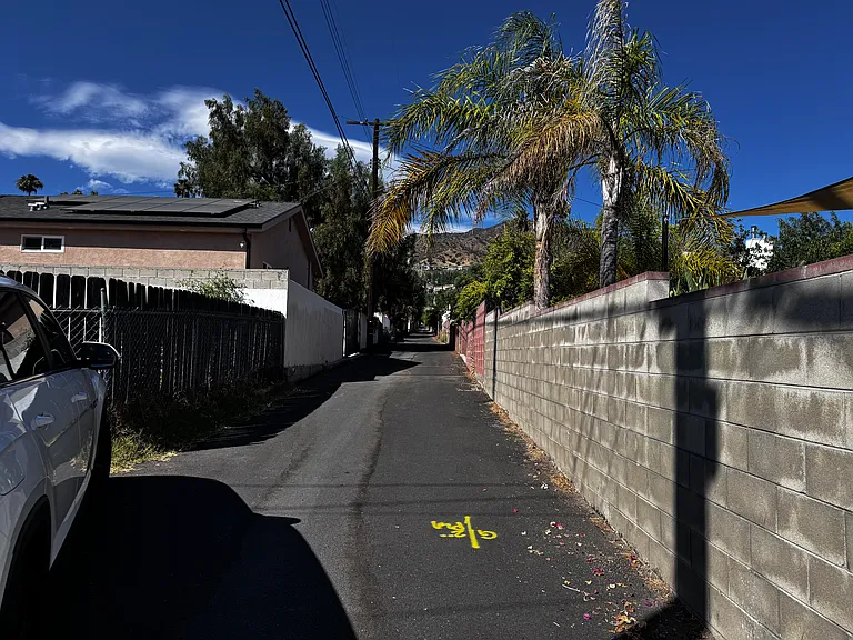 913 E Verdugo Ave — Photo 22