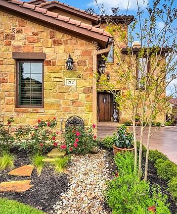 Lovely landscaping with the feel of Tuscan countryside