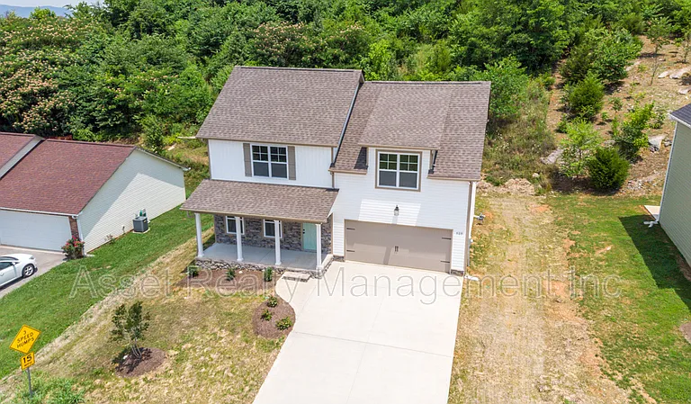 628 Drakewood Rd — Photo 5