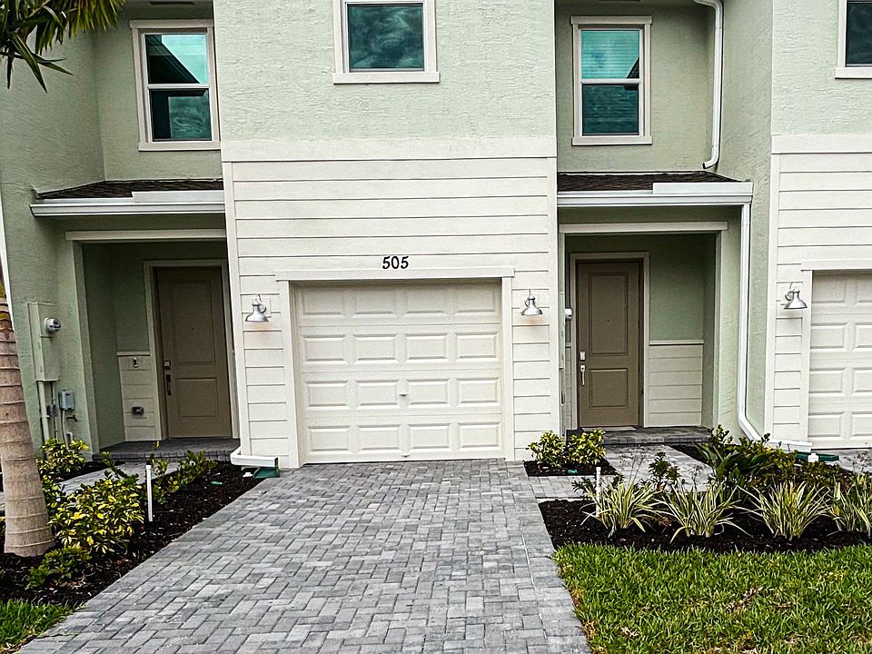 1st image of 505 SE Rivergrass St #1