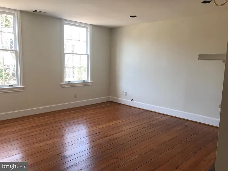 1425 34th St NW — Photo 14