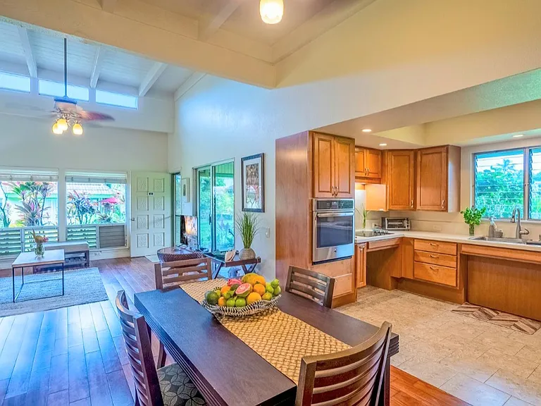 Absolute beauty surrounds this beautiful villa. Totally A quit with wonderful amenities for a Perfect get away.