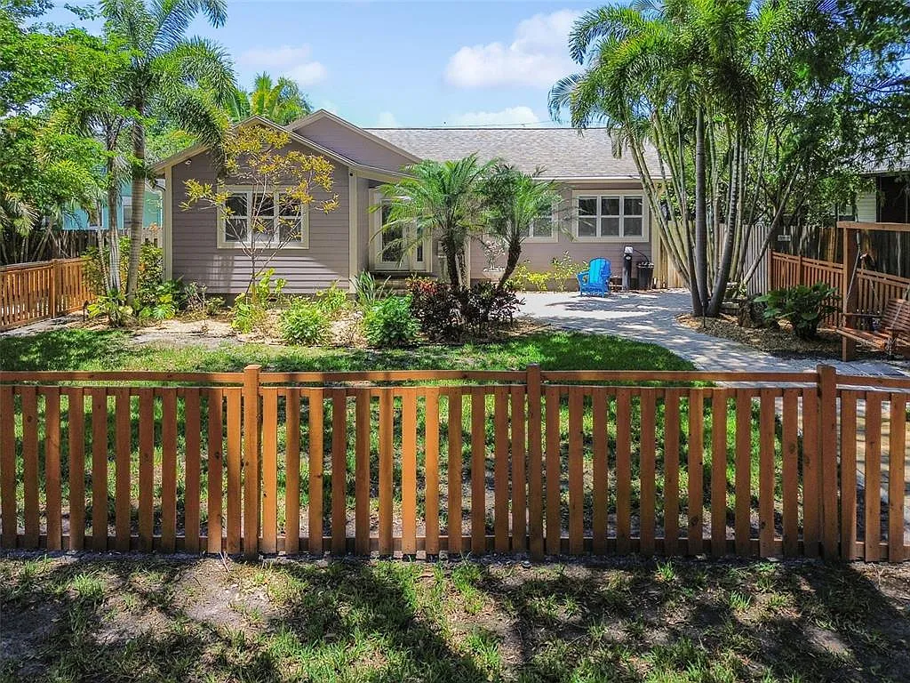 2 bed, 1.0 bath, 1231 sqft, $3,950 — Photo 3