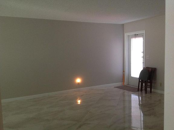 3rd image of 172 Stratford M #1720
