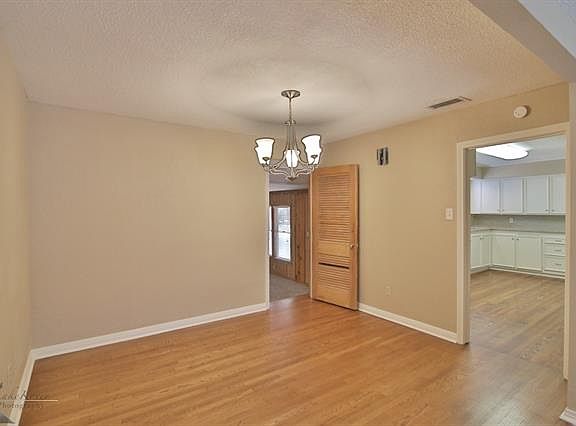 4th image of 4050 Richmond St