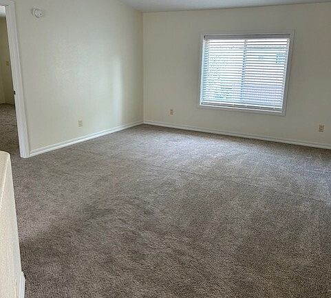 3rd image of 106 Hickory Dr