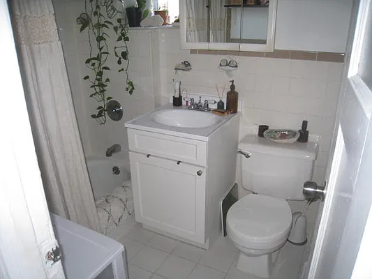 Rented by Alexiou Realty | media 1