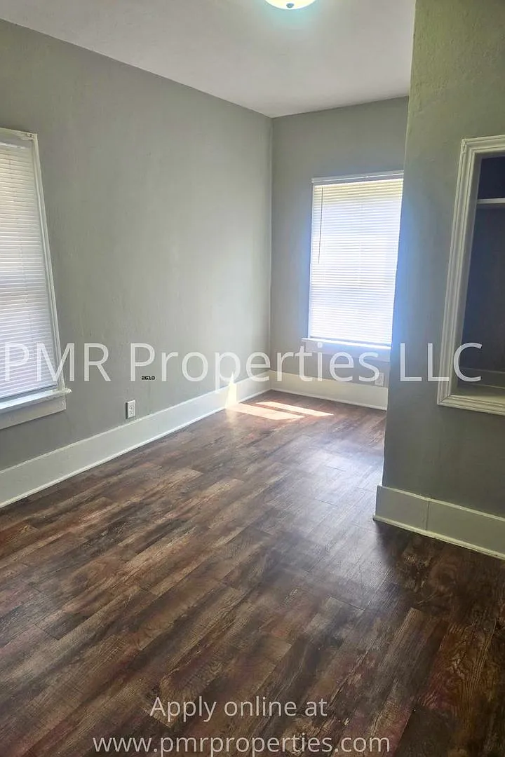 2 Bedrooms / 1 Bathroom House — Photo 4