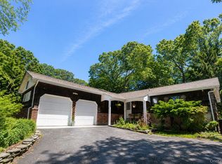 10 Camelot Lane, East Setauket, NY 11733