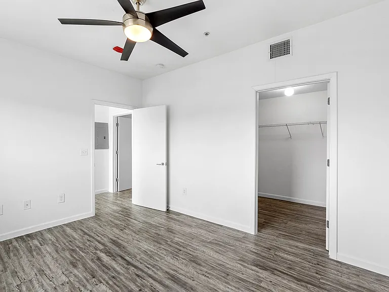 Green Spring Apartments — Photo 24