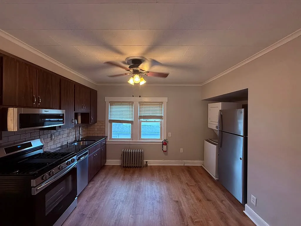 2 bed, $2,700 — Photo 4