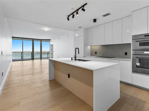 700 NE 24th St #2905, Miami, FL 33137