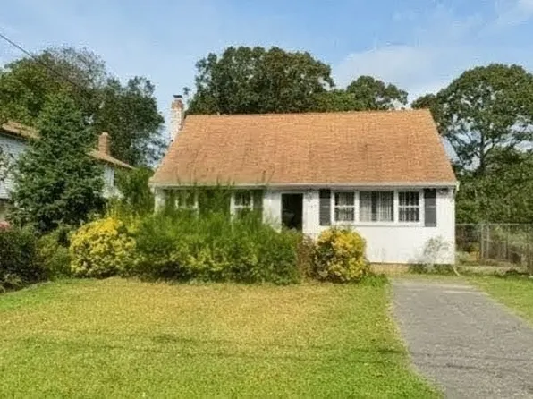 (undisclosed Address), Shirley, NY 11967