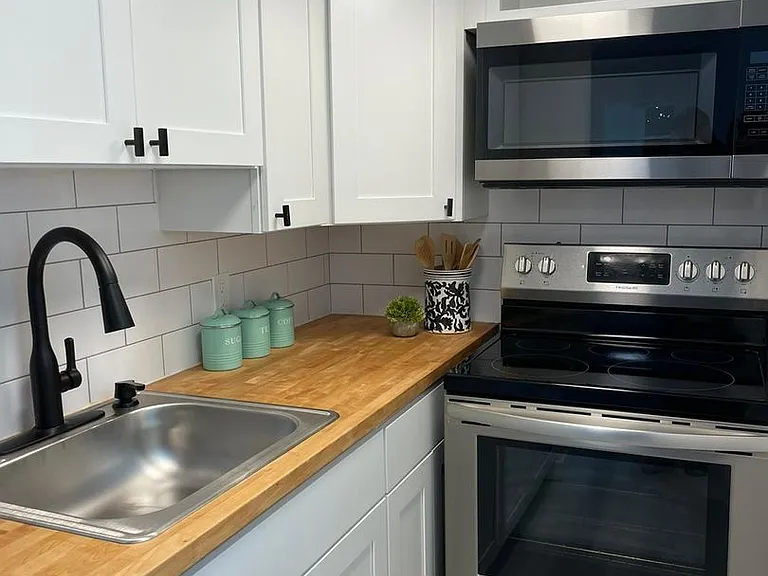 The White House Apts — Photo 6