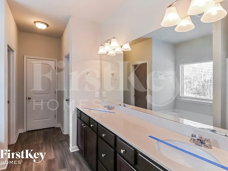100 Howard Ave — Photo 9