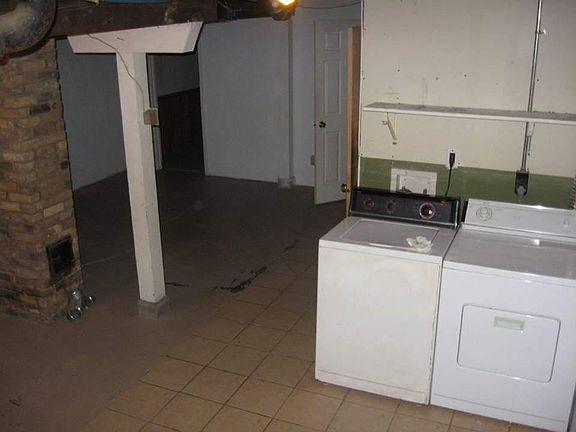 Basement washer dryer