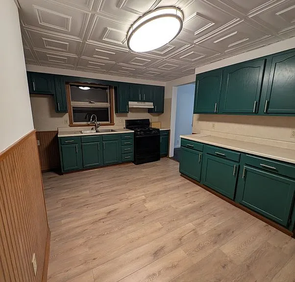 46 N Meade St — Photo 2