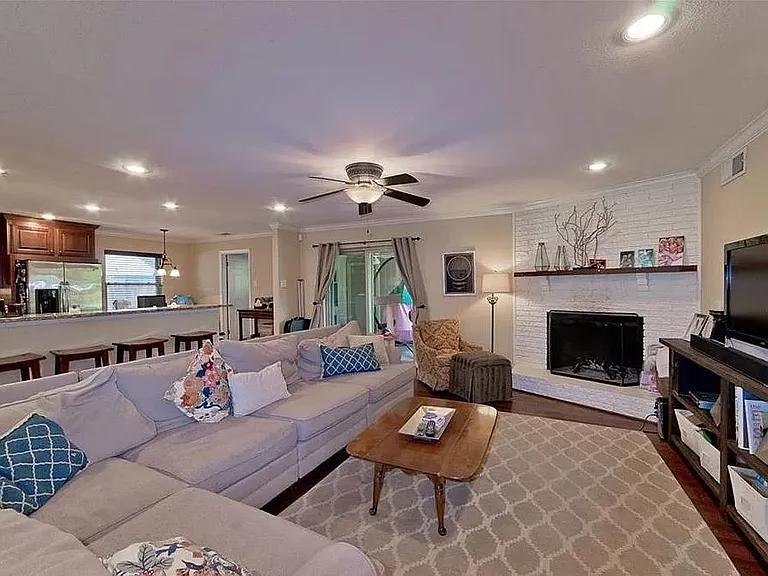 6215 Saratoga Cir — Photo 3