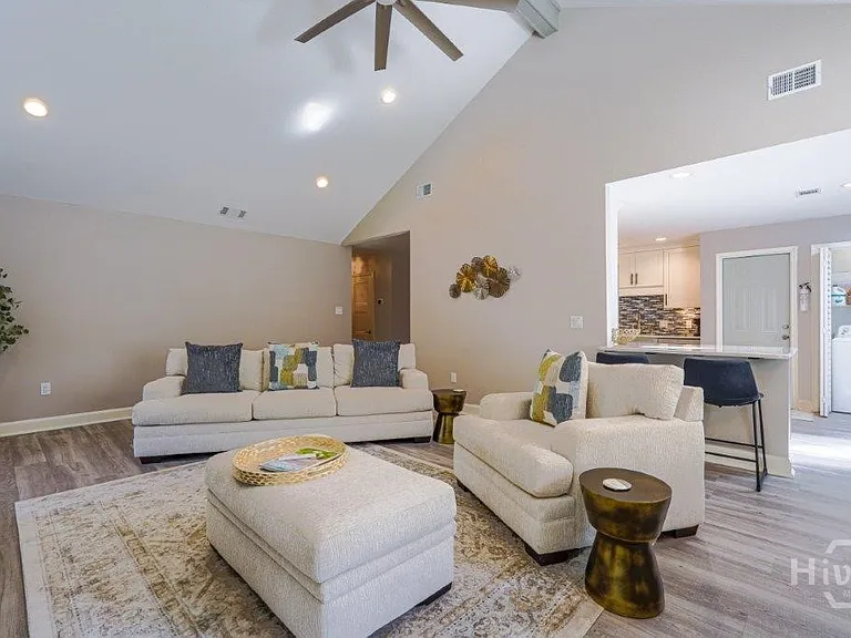 53 Village Green Cir — Photo 3