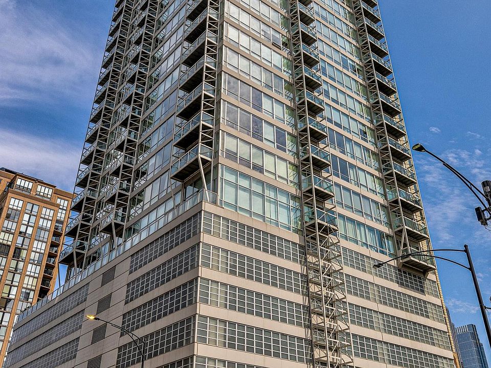 1st image of 653 N Kingsbury St #1604A